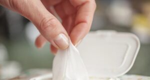 Що ніколи не варто чистити дезінфікуючими серветками: експерти назвали 8 предметів Що-ніколи-не-варто-чистити-дезінфікуючими-серветками:-експерти-назвали-8-предметів