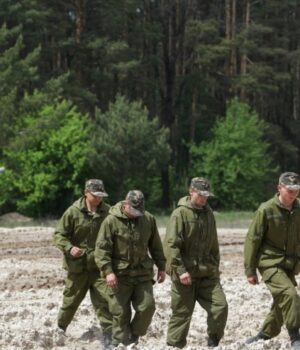 Sceny jak z filmu sensacyjnego na ukraińskiej szosie. Ranili żołnierzy i odbili poborowego