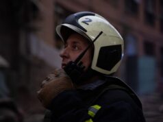 Атака дронів на Харків: постраждали п’ятеро людей, серед них дитина Удар в день жалоби: у Харкові дрон РФ атакував багатоповерхівки, серед поранених – дитина