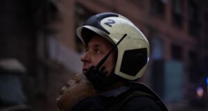 Атака дронів на Харків: постраждали п’ятеро людей, серед них дитина Удар в день жалоби: у Харкові дрон РФ атакував багатоповерхівки, серед поранених – дитина