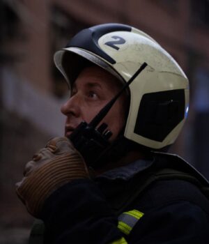 Удар в день жалоби: у Харкові дрон РФ атакував багатоповерхівки, серед поранених – дитина