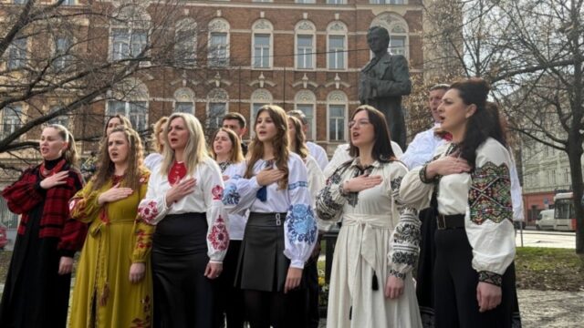 Вшанування Тараса Шевченка у Празі: українці зібралися на його день народження «Шевченко-був-на-чужині,-як-і-ми-зараз»-–-у-Празі-відзначили-212-років-з.