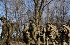 Ситуація в Хулояполі: український командир про стратегічні плани Росії Przewaga Rosjan w mieście ma być “częścią ogólnego planu”. Ukraiński dowódca: Wkrótce wszyscy zrozumieją