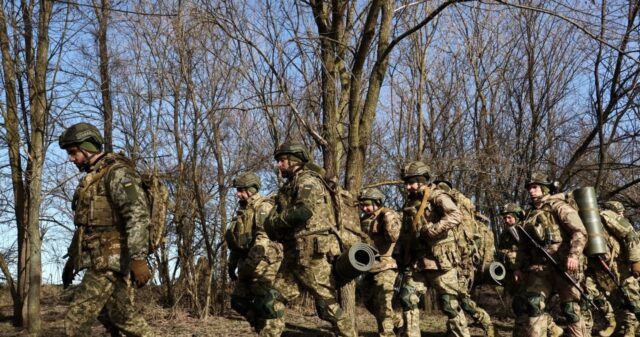 Ситуація в Хулояполі: український командир про стратегічні плани Росії Przewaga Rosjan w mieście ma być “częścią ogólnego planu”. Ukraiński dowódca: Wkrótce wszyscy zrozumieją
