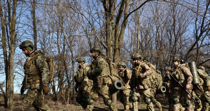 Ситуація в Хулояполі: український командир про стратегічні плани Росії Przewaga Rosjan w mieście ma być “częścią ogólnego planu”. Ukraiński dowódca: Wkrótce wszyscy zrozumieją