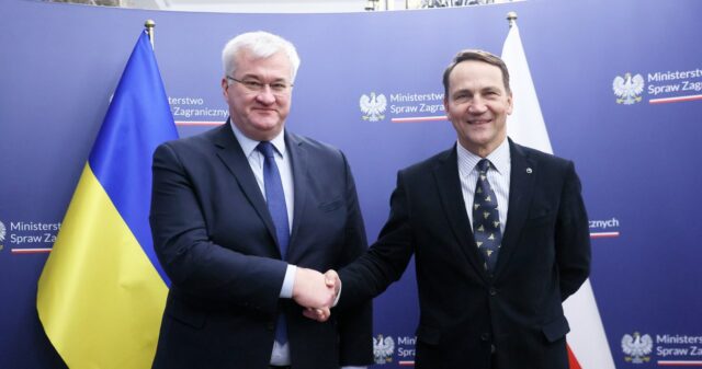Зустріч міністрів закордонних справ України та Польщі: обговорення ситуації на фронті та політики Угорщини Szef ukraińskiego MSZ Andrij Sybiha z wizytą w Warszawie. “Podziękowałem Polsce”