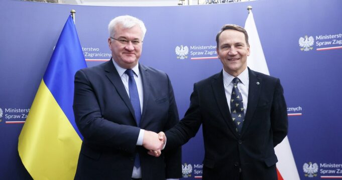 Зустріч міністрів закордонних справ України та Польщі: обговорення ситуації на фронті та політики Угорщини Szef ukraińskiego MSZ Andrij Sybiha z wizytą w Warszawie. “Podziękowałem Polsce”