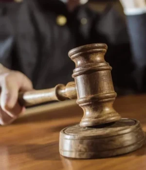 Суд призначив умовний термін ексспівробітнику БЕБ за шахрайство на $700 тисяч