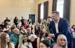 Творчий захід «Незламні» до Міжнародного жіночого дня в Нововолинську Квіти,-музика-та-вітання:-у-Нововолинську-відбувся-творчий-захід-«Незламні»