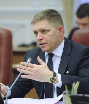 Словаччина-та-Єврокомісія-згодні,-що-транзит-нафти-через-“Дружбу”-слід-відновити,-–-Фіцо