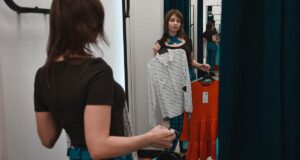 Чи обов’язково прати новий одяг перед першим носінням: експерти дали чітку відповідь Чи-обов’язково-прати-новий-одяг-перед-першим-носінням:-експерти-дали-чітку-відповідь