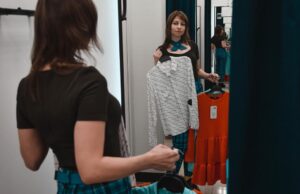 Чи обов’язково прати новий одяг перед першим носінням: експерти дали чітку відповідь Чи-обов’язково-прати-новий-одяг-перед-першим-носінням:-експерти-дали-чітку-відповідь