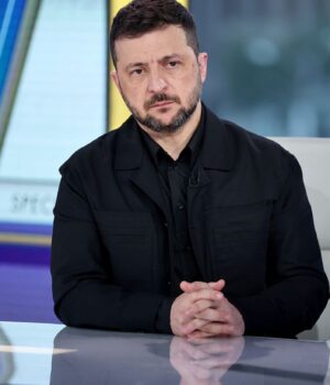 zelenskiy__gettyimages_2237005811_b49c3f727171b3e03a6c28e0212c6466_1300x820.jpg Зеленський пояснив, чому Росія вкладає величезні гроші в пропаганду