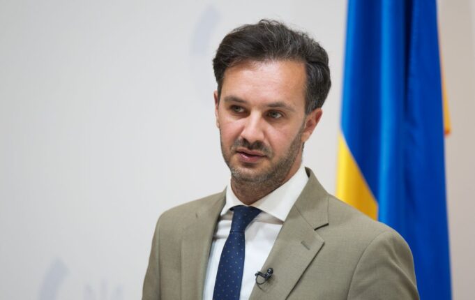 Громадяни Угорщини прибули до України для обговорення нафтопроводу “Дружба” без офіційного статусу “Туристи, а не делегація”: у МЗС відреагували на приїзд угорців в Україну