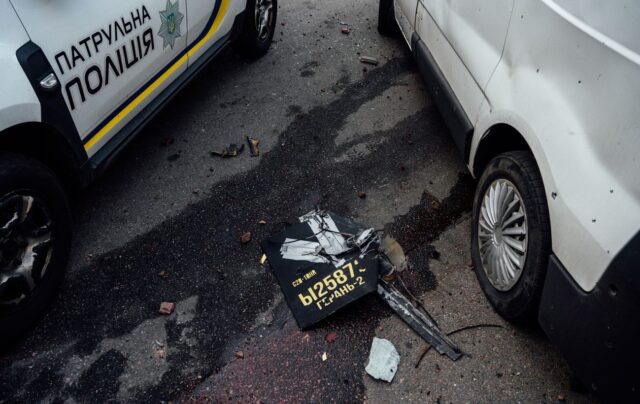 Російські удари дронами по Шостці: постраждали поліцейські та знищено будівлю райуправління Поранені понад 20 поліцейських. Дрон РФ знищив райвідділок у Шостці