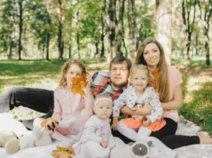 В Україні багатодітні родини отримають соціальну допомогу вже в березні В Україні багатодітні родини отримають соціальну допомогу вже в березні