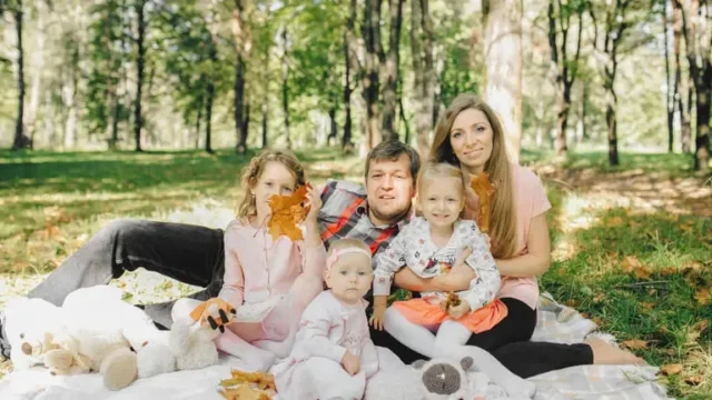 В Україні багатодітні родини отримають соціальну допомогу вже в березні В Україні багатодітні родини отримають соціальну допомогу вже в березні