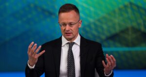 Угорщина звинувачує Україну у брехні щодо візиту делегації Сіярто накинувся на Зеленського зі звинуваченнями “у брехні”, але зганьбився сам