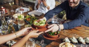 Майже всі так роблять: ця популярна ресторанна звичка руйнує ваше серце Майже-всі-так-роблять:-ця-популярна-ресторанна-звичка-руйнує-ваше-серце