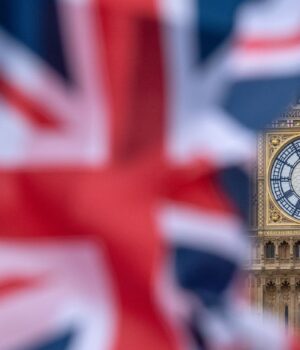 Останнє слово за Карлом III: чому Британія виганяє “спадкових” лордів із парламенту