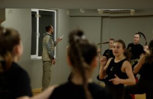 Ветеран «Азову» Олександр Жавненко відкрив танцювальну студію після втрати обох ніг на війні «Забуваю,-що-на-протезах».-Історія-бійця-«Азову»,-який-вибрався-з-палаючого-бліндажа,-щоб-знову-танцювати