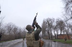 Російські війська активізуються біля Костянтинівки: нові штурми та дронові атаки Армія-РФ-атакує-Костянтинівку-«тьмою»-дронів:-намагається-відрізати-ЗСУ?