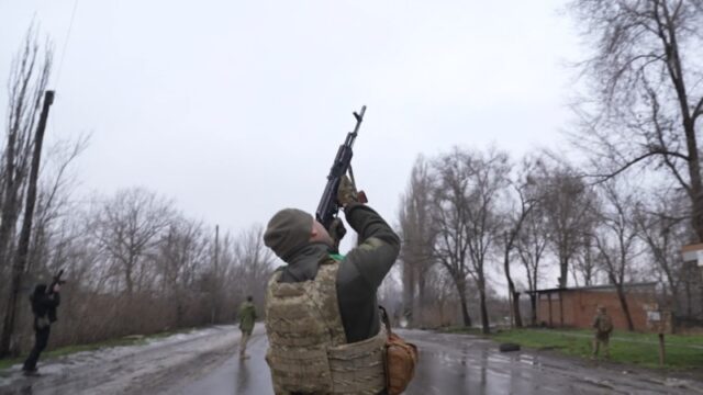 Російські війська активізуються біля Костянтинівки: нові штурми та дронові атаки Армія-РФ-атакує-Костянтинівку-«тьмою»-дронів:-намагається-відрізати-ЗСУ?