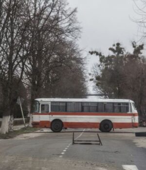 Росія-“Іскандером”-вбила-людей-у-пасажирському-автобусі:-подробиці-смертельного-удару-(фото)