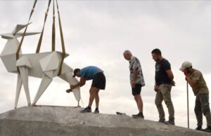 Скульптура «Оригамі-оленя» представлятиме Україну на Венеційській бієнале «Олень»-втратив-дім,-як-мільйони-українців-–-Жанна-Кадирова-про-скульптуру,-яка-представить-Україну-на.