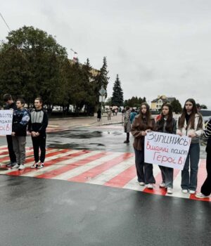 Закликаємо-мешканців-та-гостей-Нововолинської-громади-долучатися-до-загальнонаціональної-хвилини-мовчання.