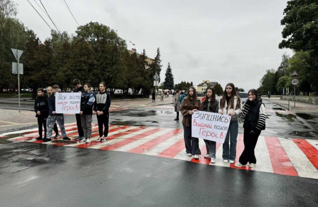 Загальнонаціональна хвилина мовчання: Нововолинськ вшановує пам’ять загиблих Закликаємо-мешканців-та-гостей-Нововолинської-громади-долучатися-до-загальнонаціональної-хвилини-мовчання.