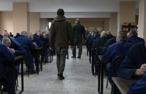 УКРАЇНСЬКІ ДРОНИ З ГЛОУКИМИ ЗВУКАМИ ЗАХИЩАЮТЬ МОРАЛЬ РОСІЙСЬКИХ ВІЙСЬКОВИХ Nowa taktyka Ukraińców na froncie, Rosjanie poddają się maszynom. “Ponad 100 okupantów złożyło broń”