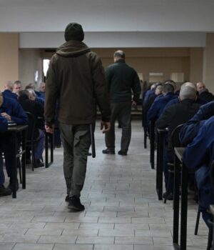 Nowa taktyka Ukraińców na froncie, Rosjanie poddają się maszynom. “Ponad 100 okupantów złożyło broń”