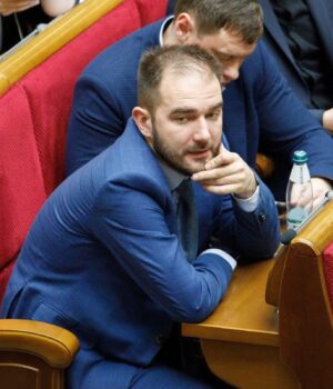 Десятки-нардепів-хочуть-піти-у-відставку-через-втому-та-невдоволення-зарплатою,-–-Юрченко