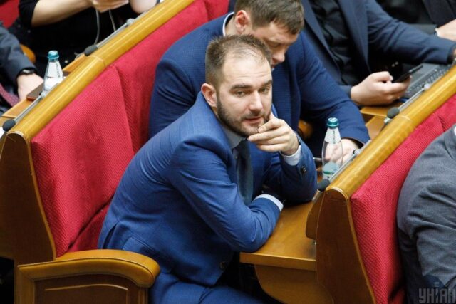 Десятки нардепів хочуть піти у відставку через втому та невдоволення зарплатою, – Юрченко Десятки-нардепів-хочуть-піти-у-відставку-через-втому-та-невдоволення-зарплатою,-–-Юрченко