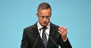 Угорщина відкидає тиск країн Балтії в енергетичних питаннях Сіярто звинуватив країни Балтії в тому, що вони “грають під дудку Зеленського”