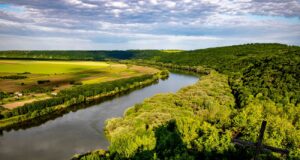 Екологічна загроза для Молдови через забруднення Дністра після атаки РФ на ГЕС Росія отруїла ріку в двох країнах: Україна готує звернення до ООН