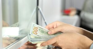 Курс валют в Україні 14 березня: скільки сьогодні коштують долар і євро Курс-валют-в-Україні-14-березня:-скільки-сьогодні-коштують-долар-і-євро