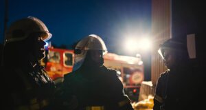 Масовані атаки на Київщину: жертви та руйнування внаслідок нічних обстрілів Комбінований удар по Київщині: пошкоджені гуртожиток, будинки, є жертви