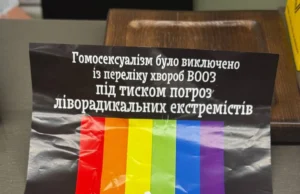 У Києві скасували презентацію книги MELOVINа через агресивні дії невідомих осіб У-Києві-скасували-презентацію-книги-melovinа.-Невідомі-обклеїли-вітрини-книгарні-гомофобними-листівками