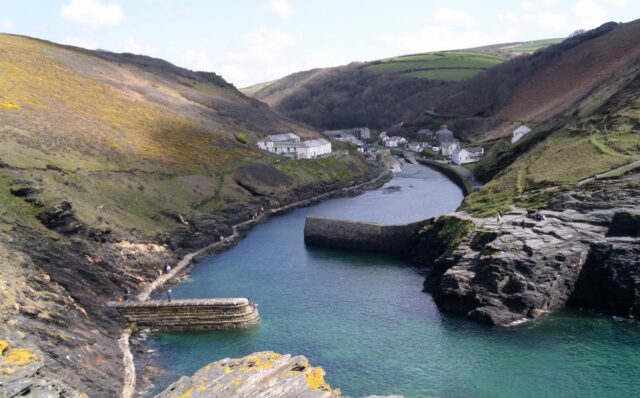 Насичене “відьмами”: туристи розповіли про селище в Англії, яке має таємний світ магії Насичене-“відьмами”:-туристи-розповіли-про-селище-в-Англії,-яке-має-таємний-світ-магії