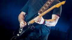 Найдорожчу-гітару-в-світі-продали-за-14,6-млн-доларів.-Кому-вона-належала Найдорожчу-гітару-в-світі-продали-за-14,6-млн-доларів.-Кому-вона-належала