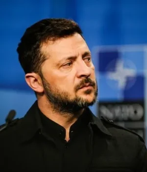 zelenskiy_gettyimages_2221180075_5140aeb7df83ab9eb9bc84f8fbe9a27b_650x410.webp Зеленський доручив містам і регіонам підготувати плани стійкості