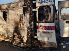 Російські війська вдарили по автомобілю швидкої допомоги в Харківській області: двоє медиків загинули Загинули медики, є поранений: росіяни прицільно вдарили по “швидкій” на Харківщині
