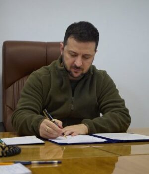 Іранські-компанії,-ВПК-Росії-та-паралімпійці-–-учасники-війни:-Зеленський-підписав-укази-про-санкції Іранські-компанії,-ВПК-Росії-та-паралімпійці-–-учасники-війни:-Зеленський-підписав-укази-про-санкції