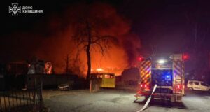 Нічний ракетний удар Росії по Україні: чотири загиблих та численні поранені Blisko 500 dronów i rakiet. Rośnie liczba ofiar nocnego ataku Rosji, zareagował Zełenski