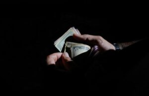 Чи буде долар по 50 гривень: прогноз банкіра Чи буде-долар-по 50 гривень:-прогноз-банкіра