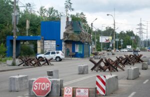 Атака дрона на Чернігівщині: один загиблий та кілька поранених Росіяни завдали удару по блокпосту під Черніговом: загинув військовий, поранено поліцейського