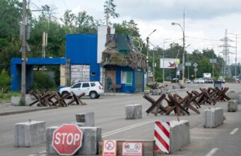 Атака дрона на Чернігівщині: один загиблий та кілька поранених Росіяни завдали удару по блокпосту під Черніговом: загинув військовий, поранено поліцейського