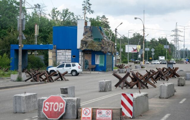 Атака дрона на Чернігівщині: один загиблий та кілька поранених Росіяни завдали удару по блокпосту під Черніговом: загинув військовий, поранено поліцейського
